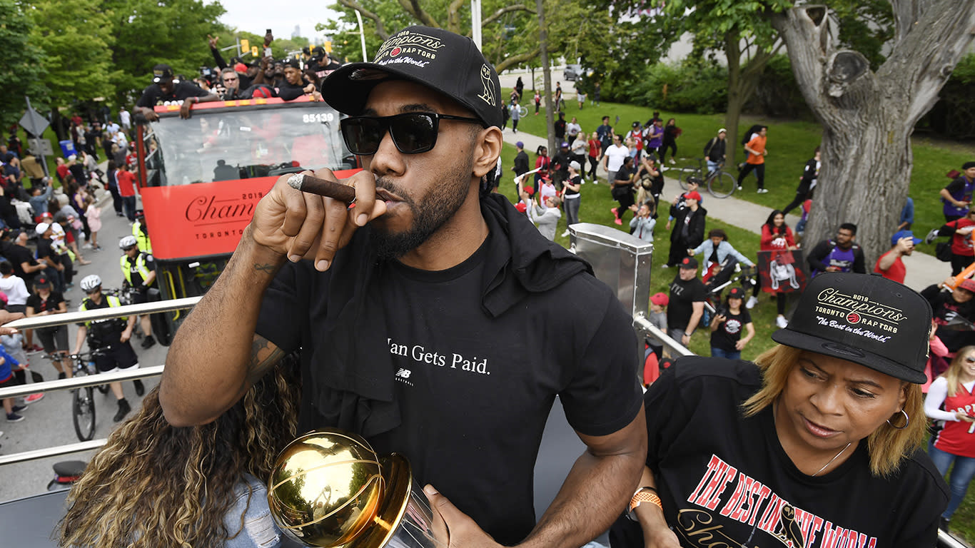 Raptors' Kawhi Leonard wears Blue Jays 