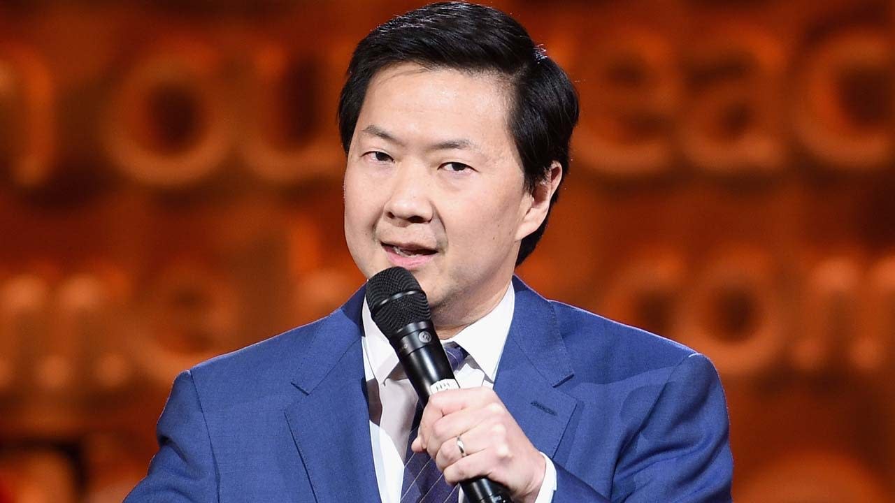 Сон известный артист. Ken Jeong wife. Кен Жонг дурак. Жонг Кен смотрит в бумажку.