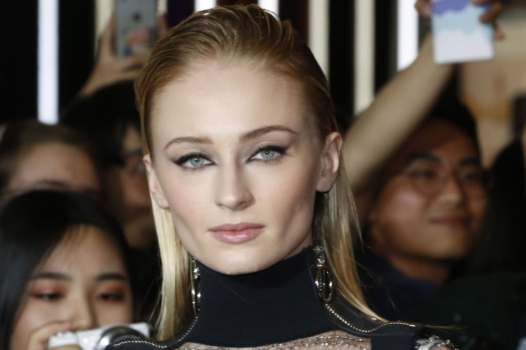 Sophie Turner Glistens in Louis Vuitton Chain Mail Look With Strappy Sandals at ‘Dark Phoenix ...