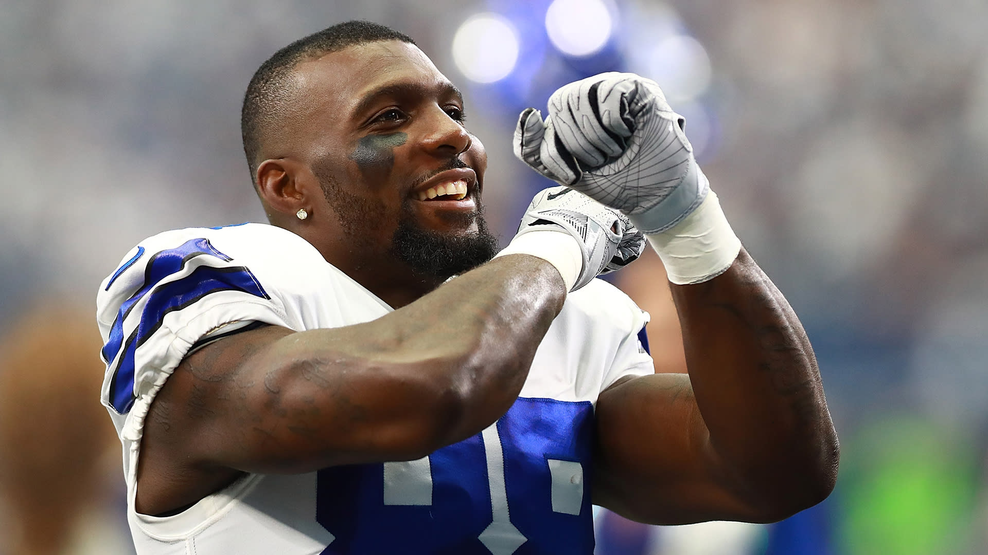 Wednesday's NFL: Saints sign ex-Cowboys receiver Dez Bryant