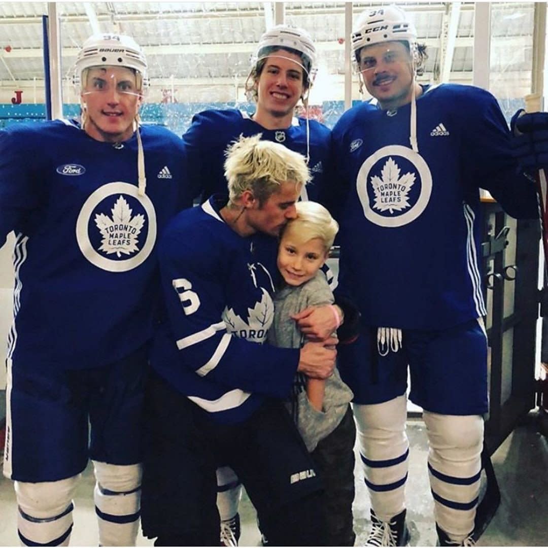 drake in leafs jersey