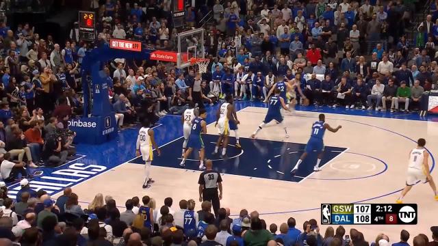 Stephen Curry with a 3-pointer vs the Dallas Mavericks