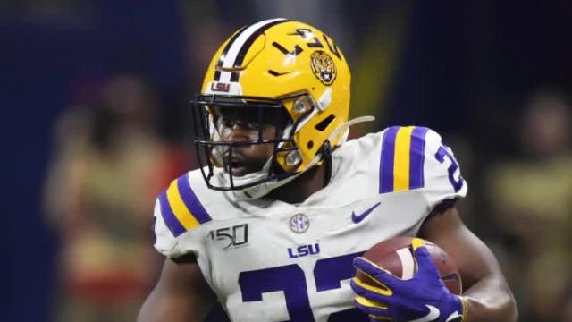 LSU RB Clyde Edwards-Helaire injures hamstring, status for CFP semifinal unknown