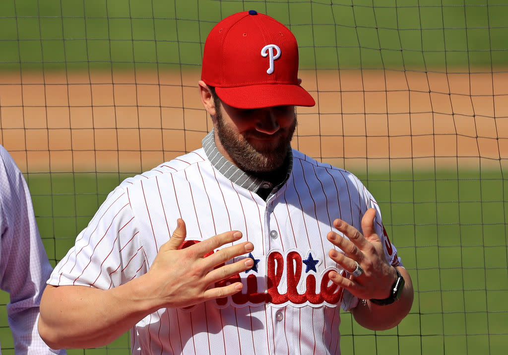 Bryce Harper honors Roy Halladay with 