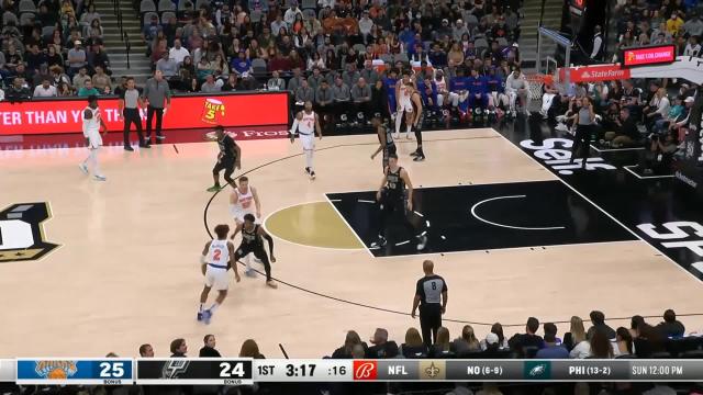 Isaiah Hartenstein with a 2-pointer vs the San Antonio Spurs