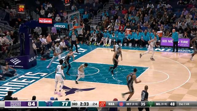 Matthew Dellavedova with an assist vs the Charlotte Hornets