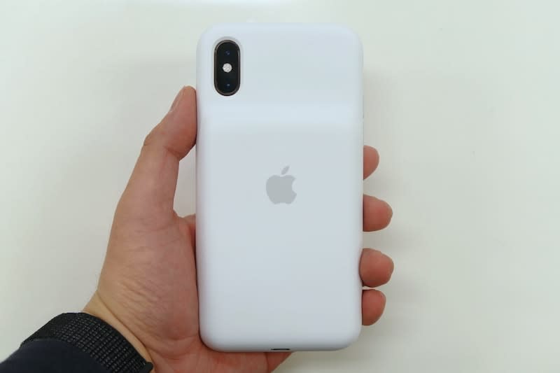 ワイヤレス充電にも対応のapple純正バッテリーケース Iphone Xs Smart Battery Case を早速使ってみた Engadget 日本版