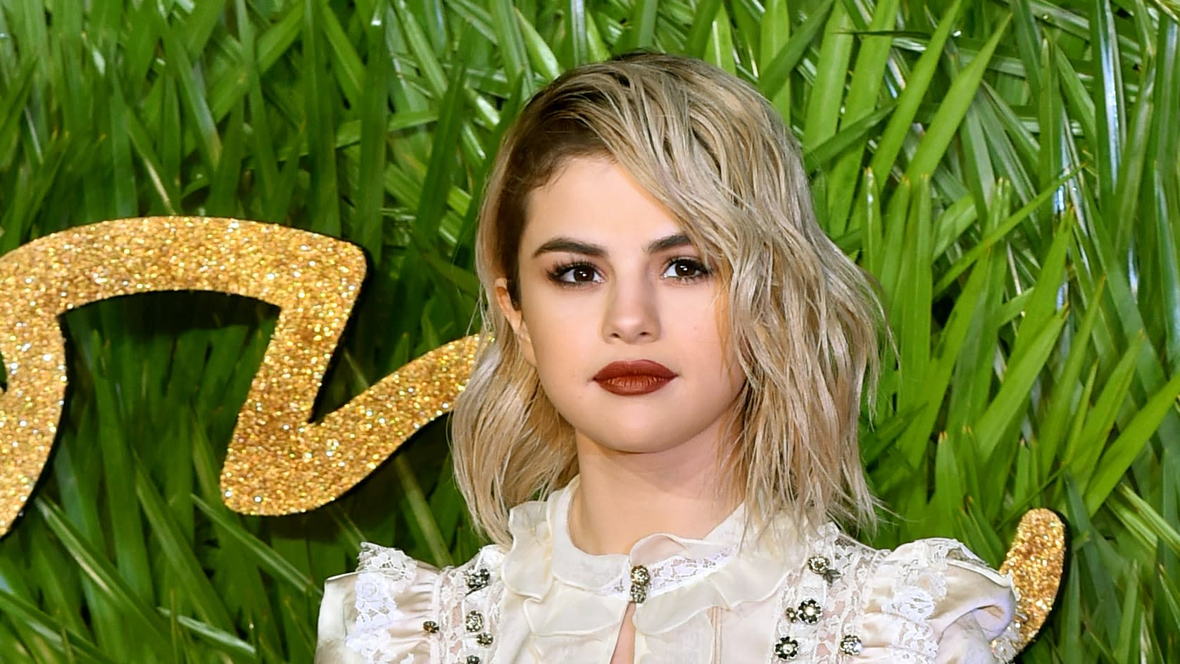 Selena Gomez proudly shows off her kidney transplant scar