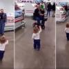 Esta pequeña de dos años repartió felicidad en una tienda con sencillo gesto