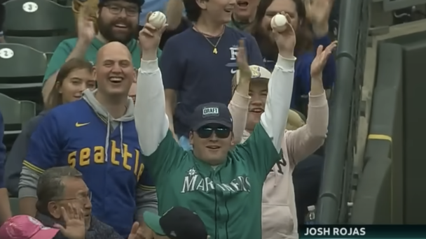 Lucky Mariners fan catches foul balls on consecutive pitches