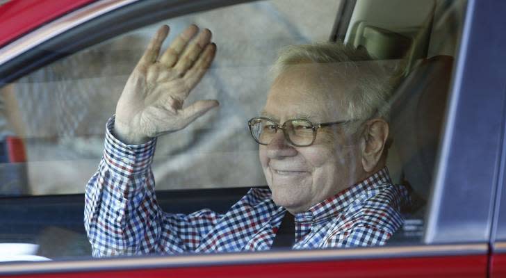 Warren Buffett says do it with your $ 1,400 stimulus test