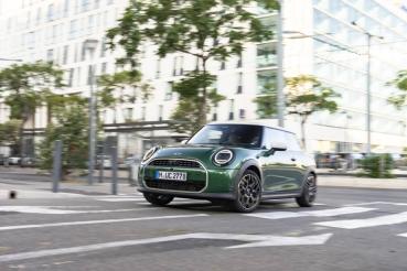 MINI Cooper C同時擁有創新的車載遊戲和傳統的駕駛樂趣