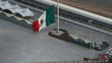 Narcotraficantes mexicanos usan rampa para cruzar valla fronteriza