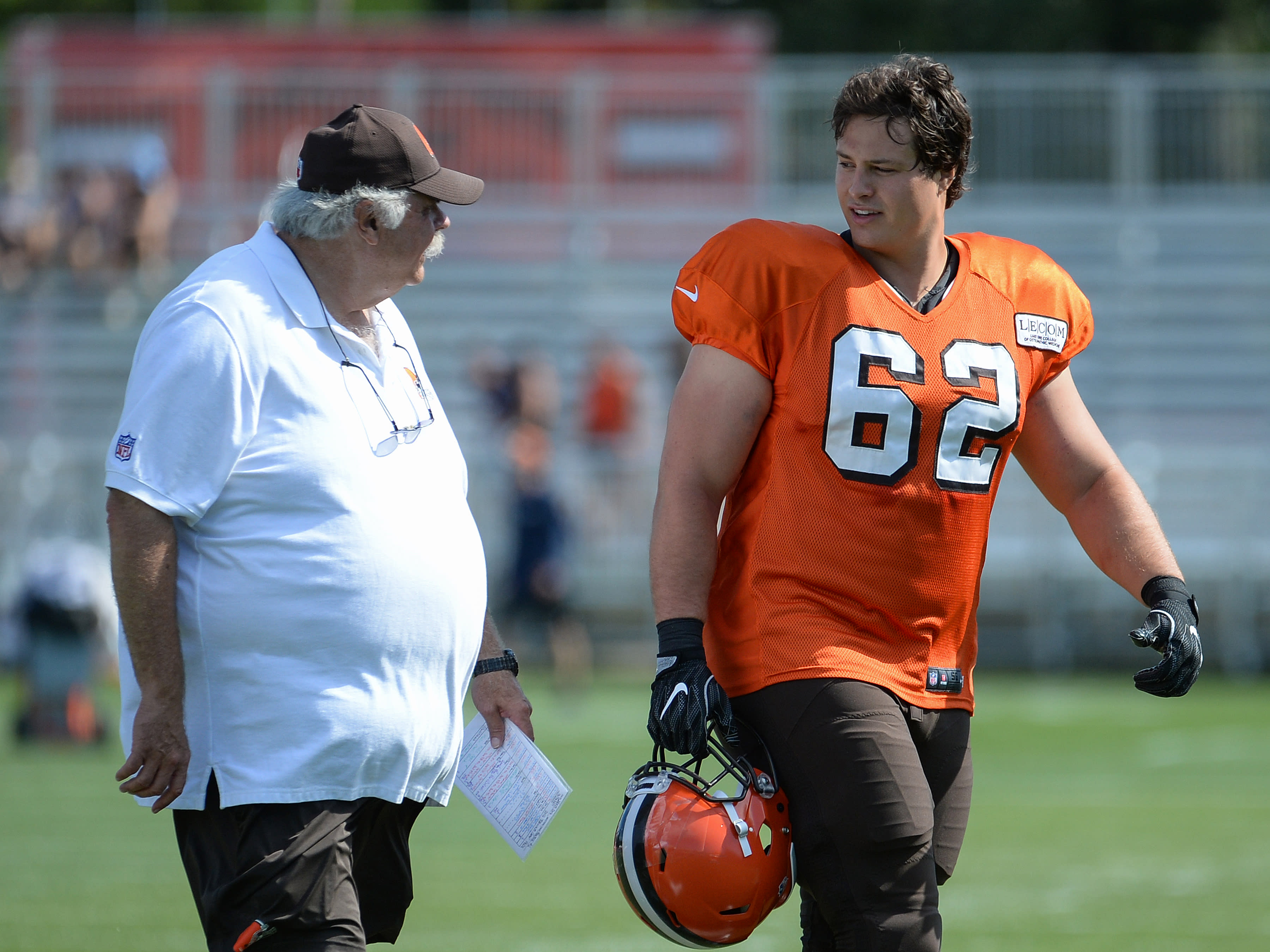 Cleveland Browns' 0-16 coach shows why team went 0-16 with rant about  stretching, World War II, This is the Loop