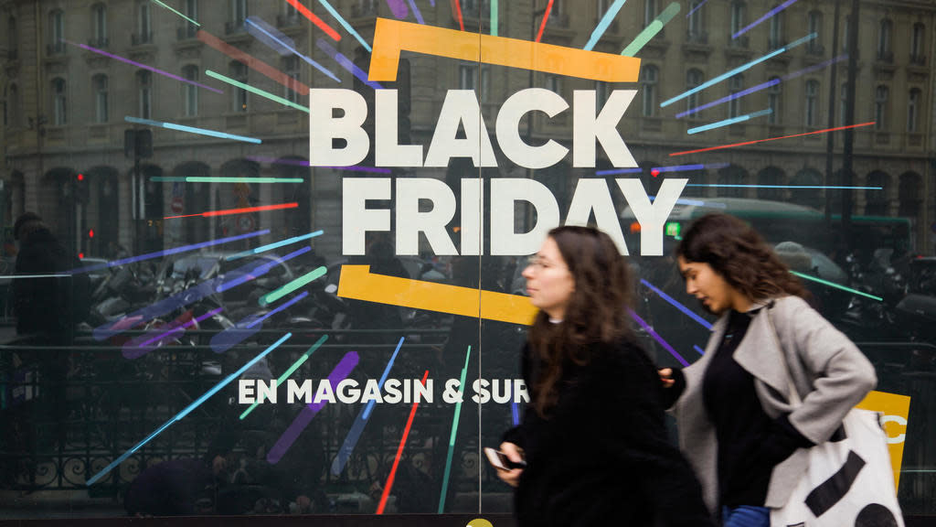 Amazon France agrees to delay &#39;Black Friday&#39; sales event by a week amid lockdown