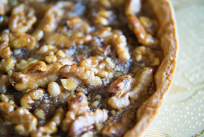 Laurent Mariotte Revele Sa Recette De La Tarte Aux Noix Et Nous Fait Fondre