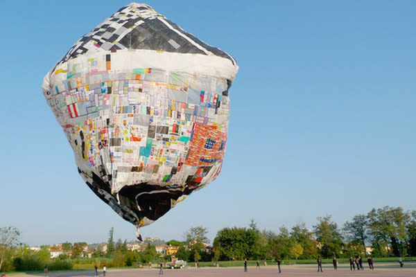 huge hot air balloon