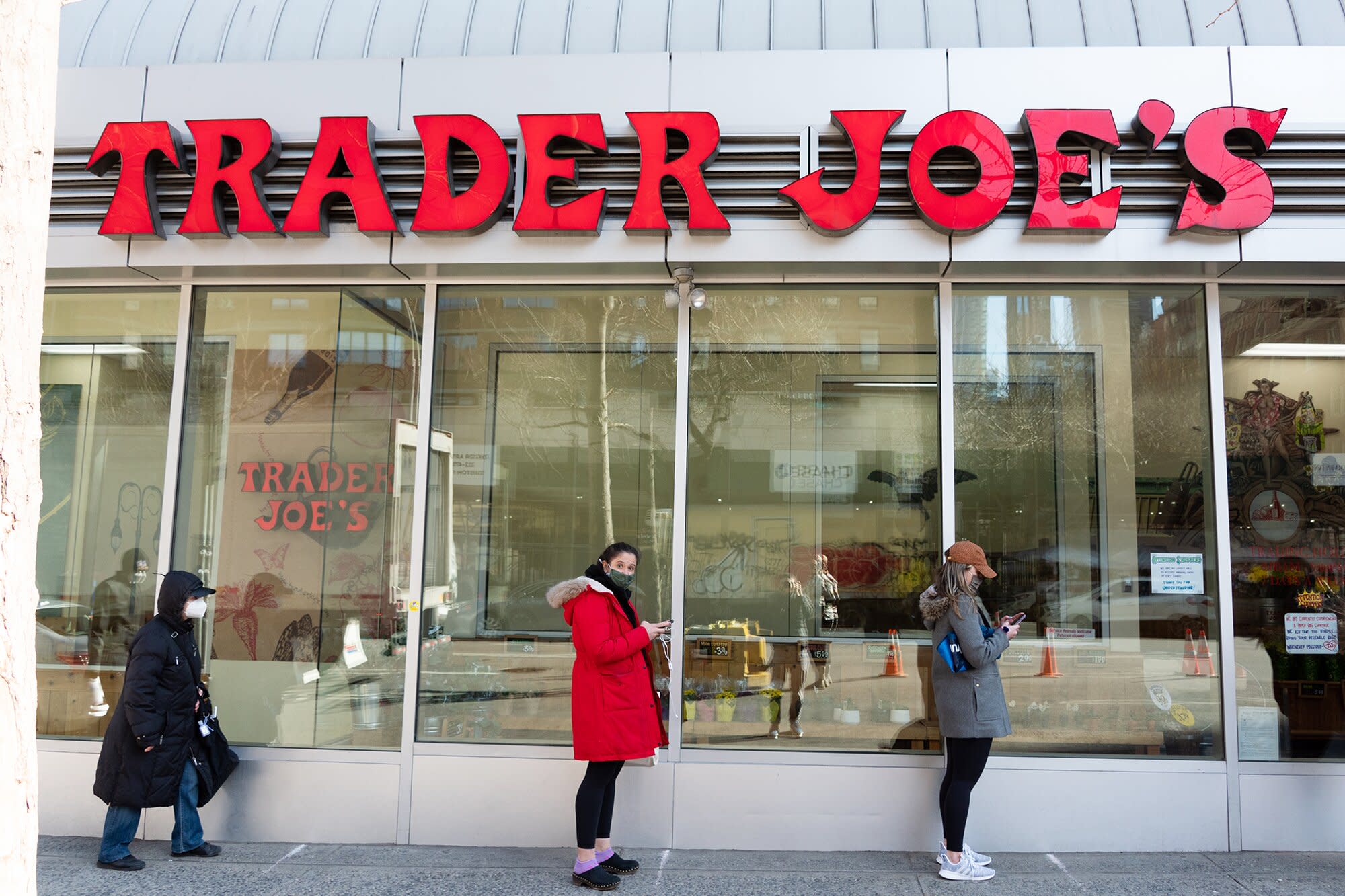 Trader Joe's Drops Mask Mandate For Vaccinated Shoppers ...