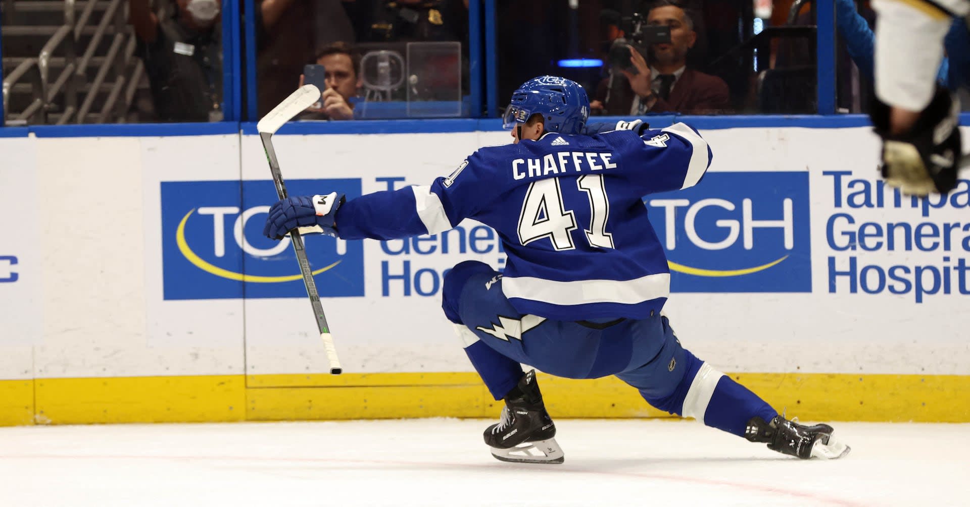 Brayden Point comes through again as Lightning top Bruins