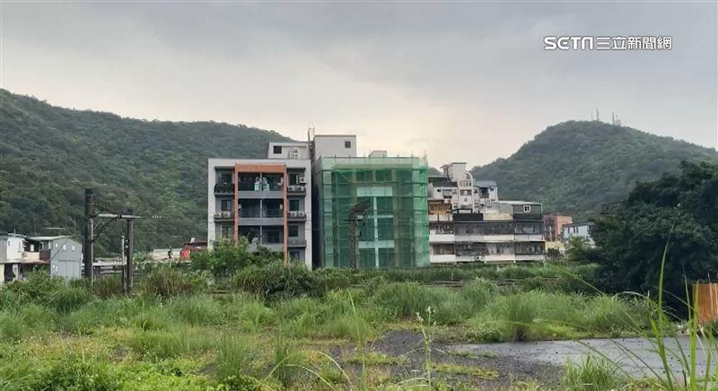 新家如「比薩斜塔」歪掉！住戶控建商用保麗龍撐牆