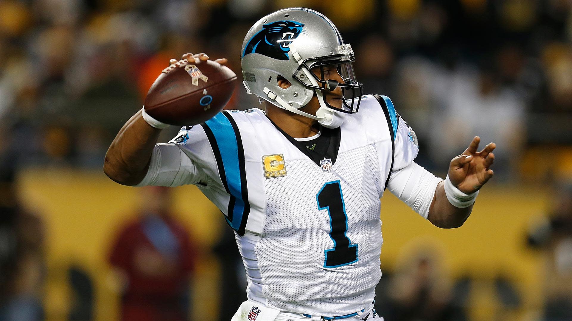 Shaq Thompson linebacker of the Panthers during a NFL football game News  Photo - Getty Images