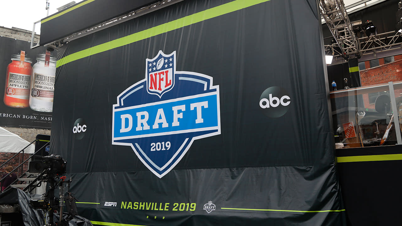 Video NFL commissioner's behind-the-scenes tour of 1st virtual NFL draft -  ABC News