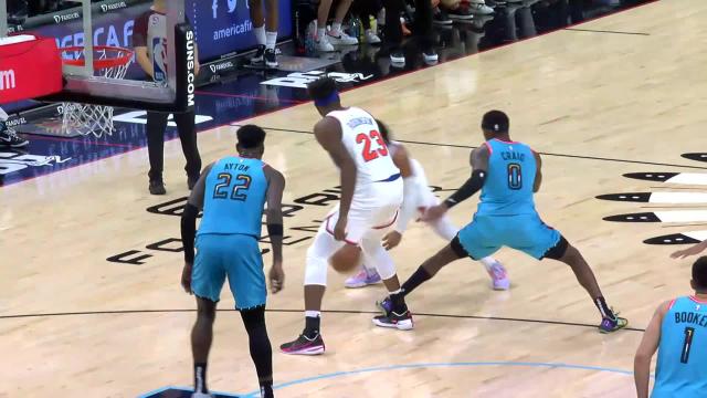 Jalen Brunson with an and one vs the Phoenix Suns