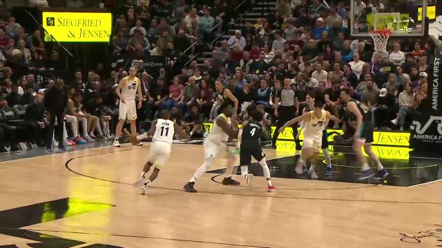 Kris Dunn with an and one vs the Portland Trail Blazers