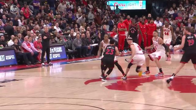 Fred VanVleet with a last basket of the period vs the Chicago Bulls