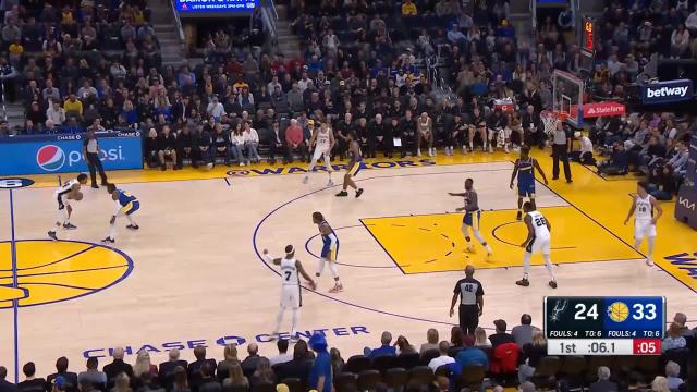 Devin Vassell with a last basket of the period vs the Golden State Warriors