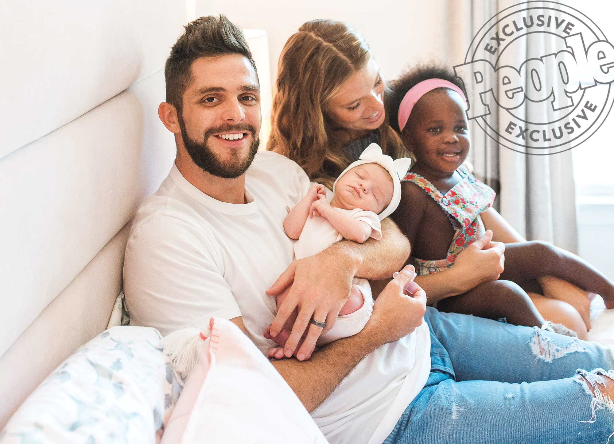 Thomas Rhett's Daughters Surprise Their Dad During His Concert — and