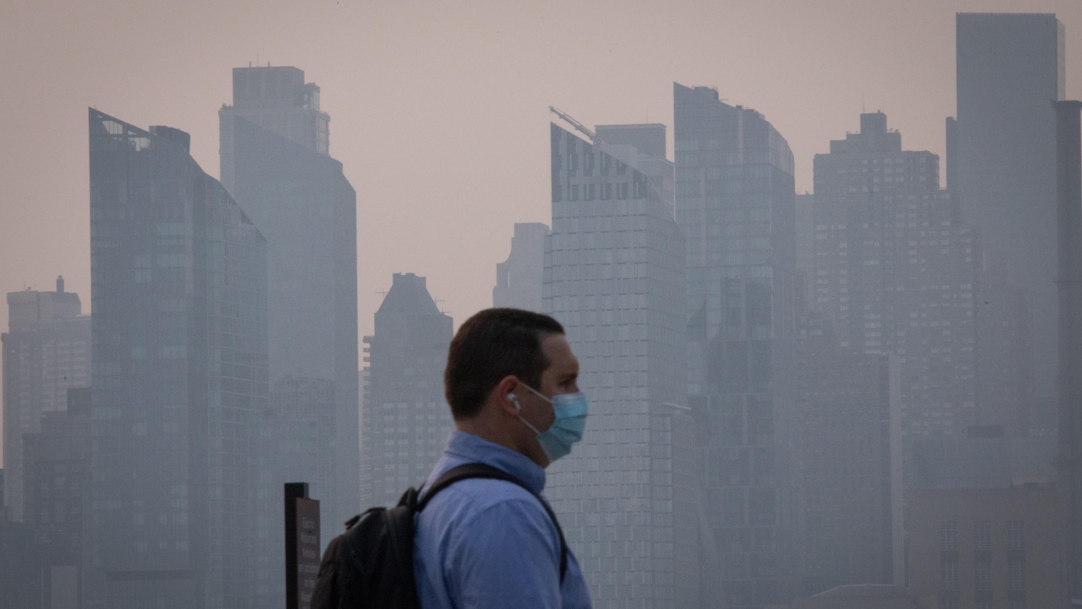 New York Yankees, New York Liberty postpone games due to smoke from  Canadian wildfires - CBS New York