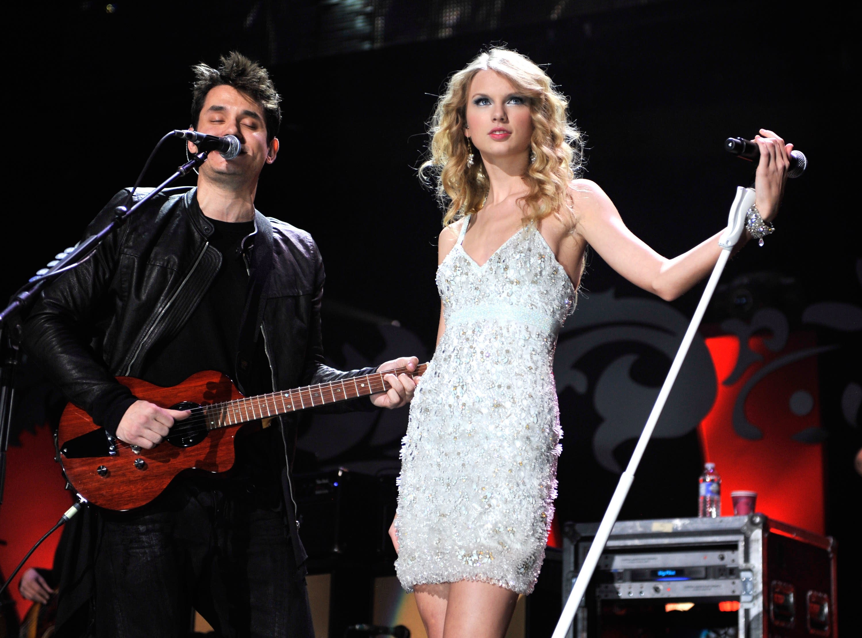 Fans Arent Happy John Mayer Made Fun Of Taylor Swifts