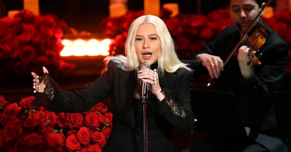 Christina Aguilera Sings 'Ave Maria' to Honor Kobe and Gianna Bryant at