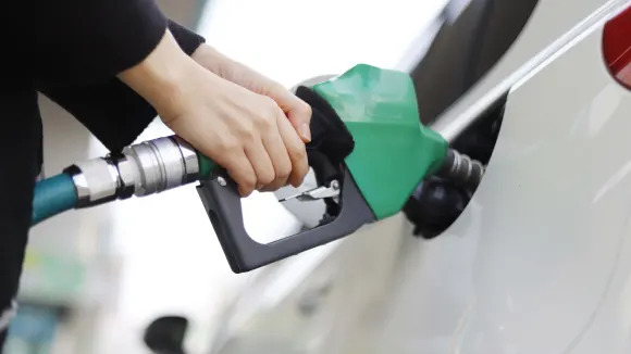 Gas prices could fall below $3 a gallon: Analyst