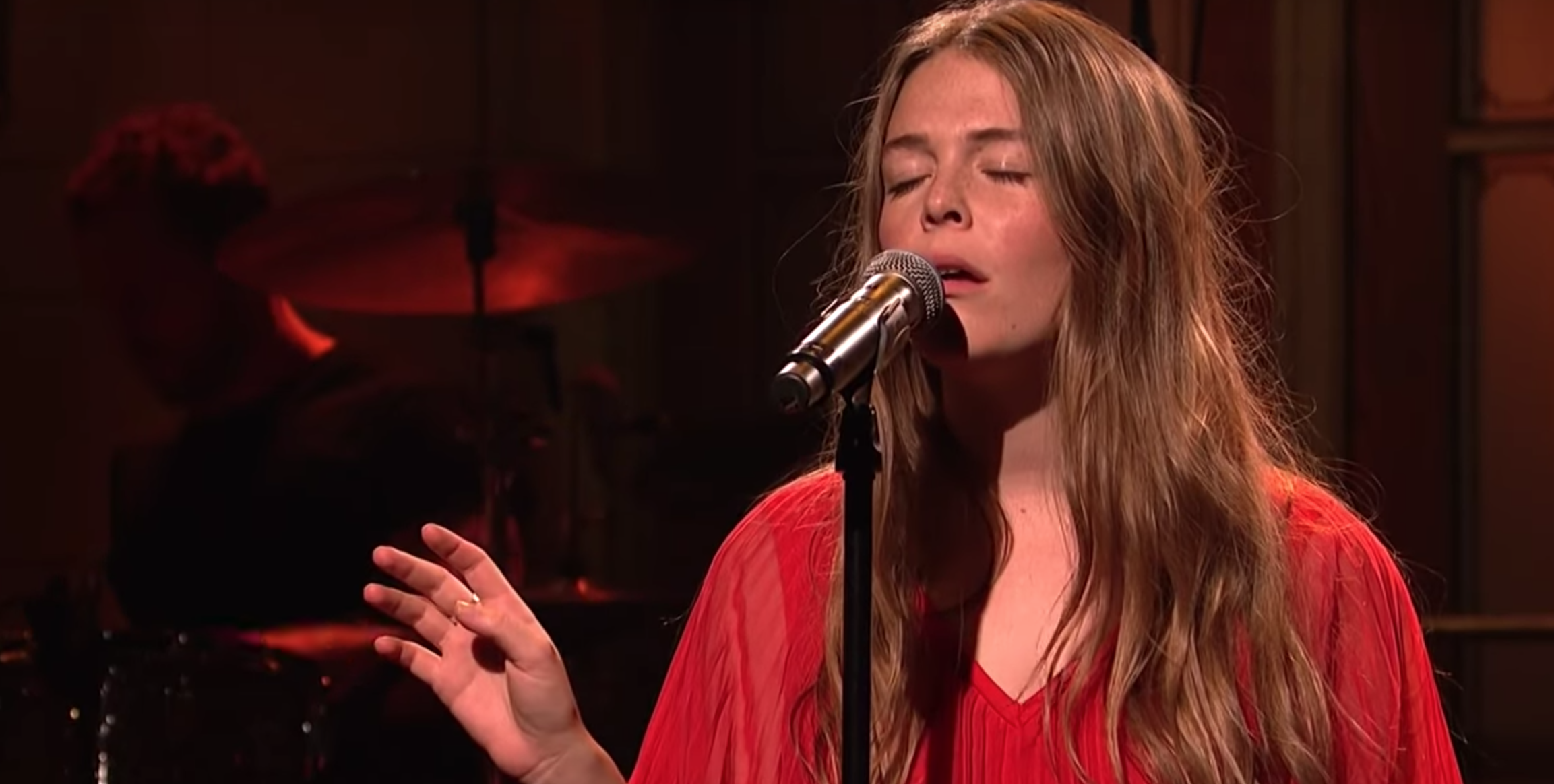 Maggie Rogers makes Saturday Night Live debut Watch