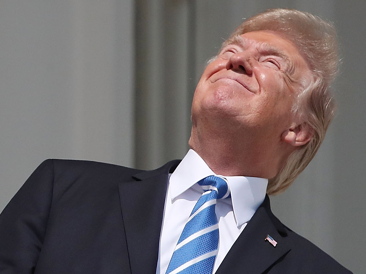 Trump_looked_at_the_solar-04a4dca6a790a4de1c589b34c329781e