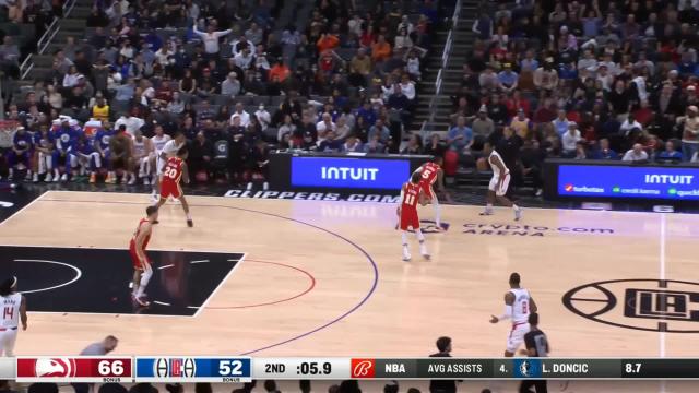 De'Andre Hunter with a last basket of the period vs the LA Clippers