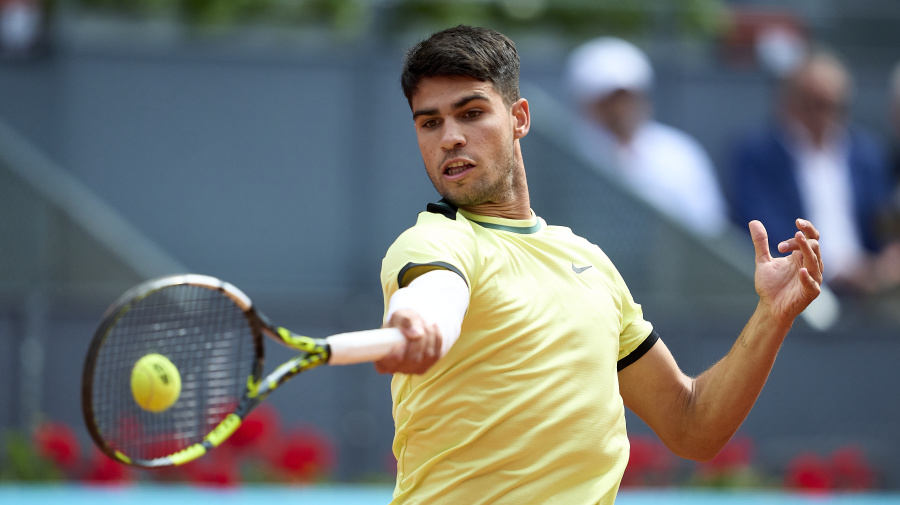 Getty Images - MADRID, SPAIN - APRIL 26: Carlos Alcaraz of Spain plays a forehand shot against Alexander Shevchenko of Kazakhstan during their Men's Singles second round match on day four of the Mutua Madrid Open at La Caja Magica on April 26, 2024 in Madrid, Spain.  (Photo by Manuel Queimadelos/Quality Sport Images/Getty Images)