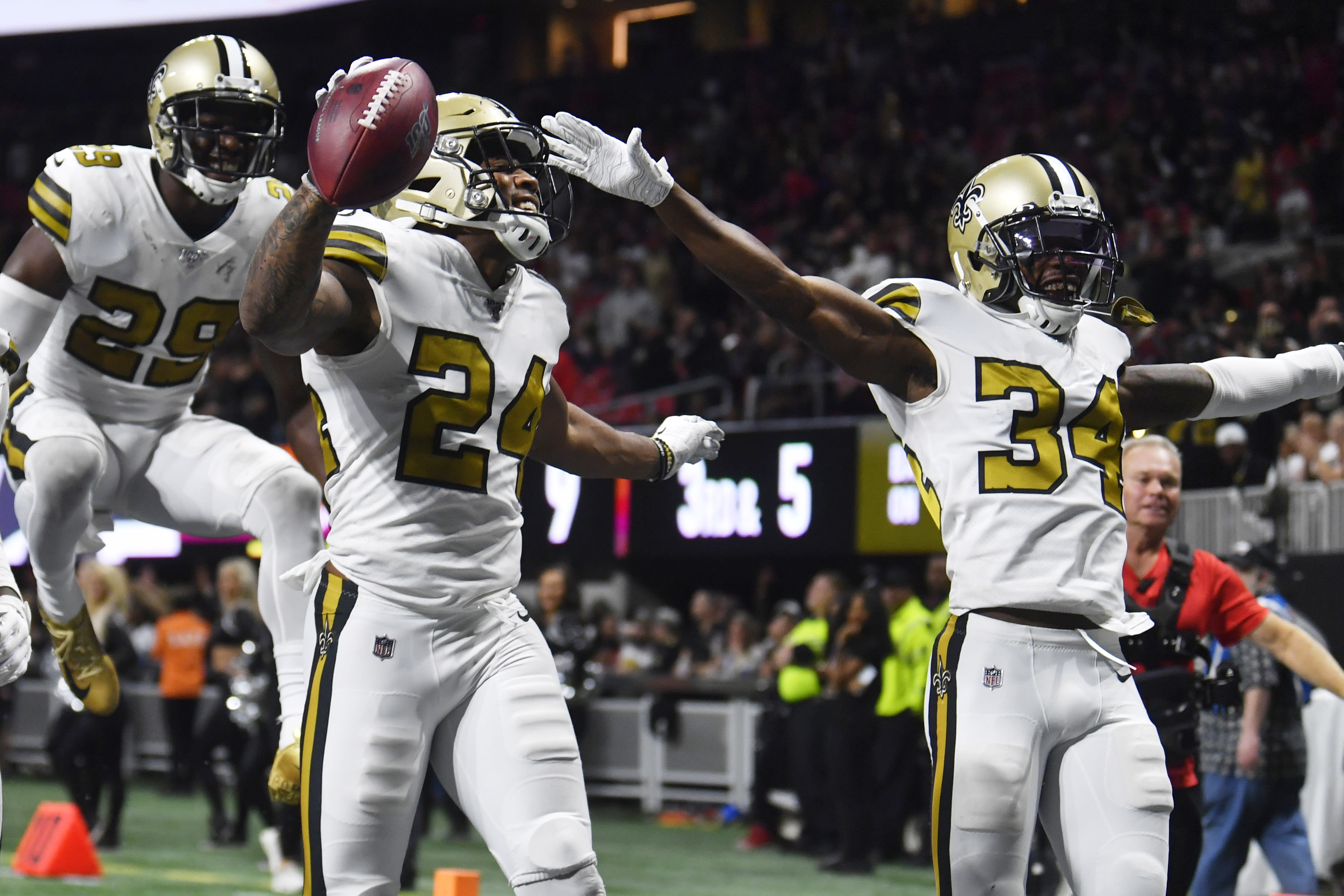 Saints, 49ers clash with top NFC seeding in the balance