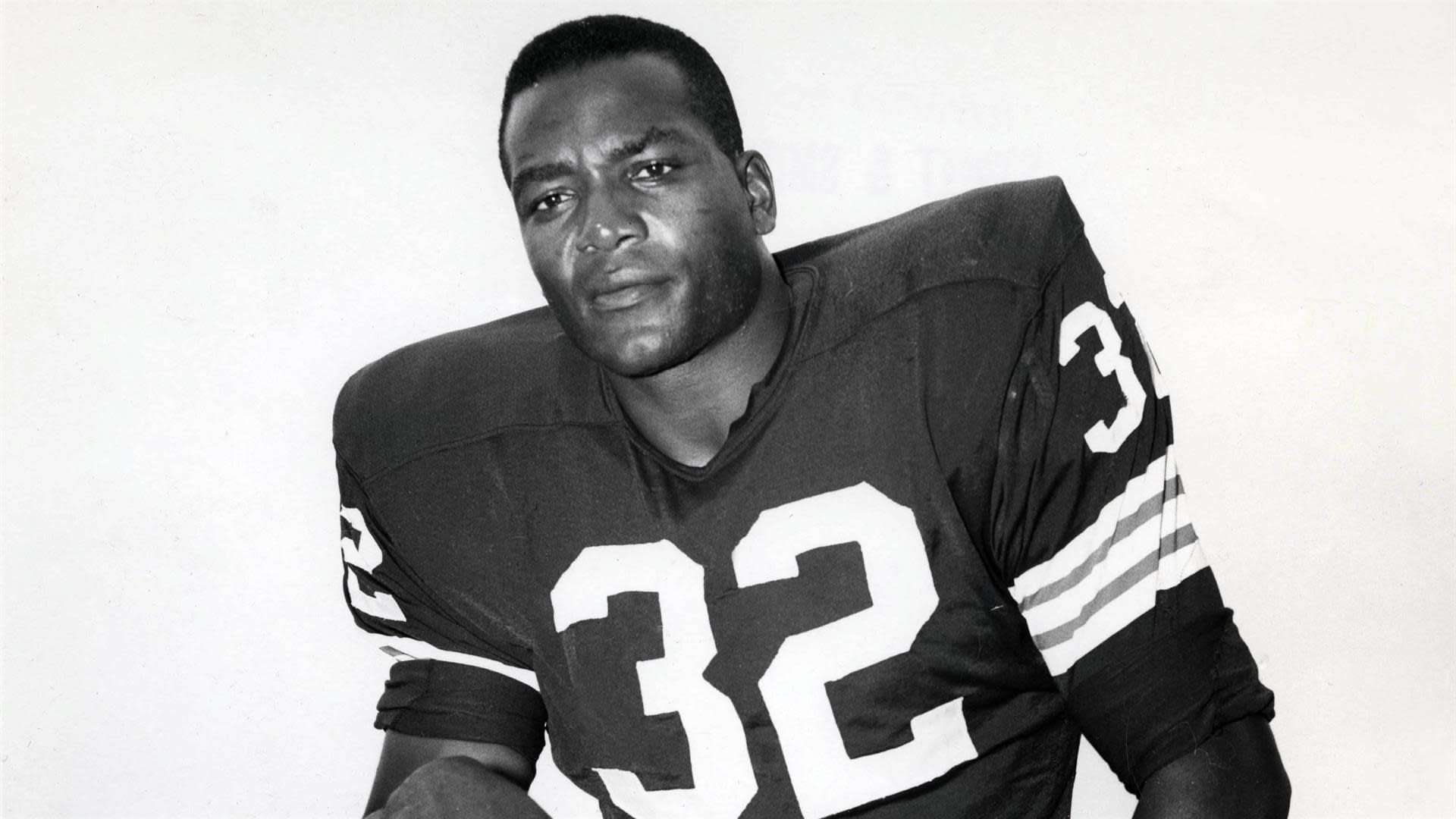 Jim Brown: Legendary NFL running back dead at 87 - BBC News