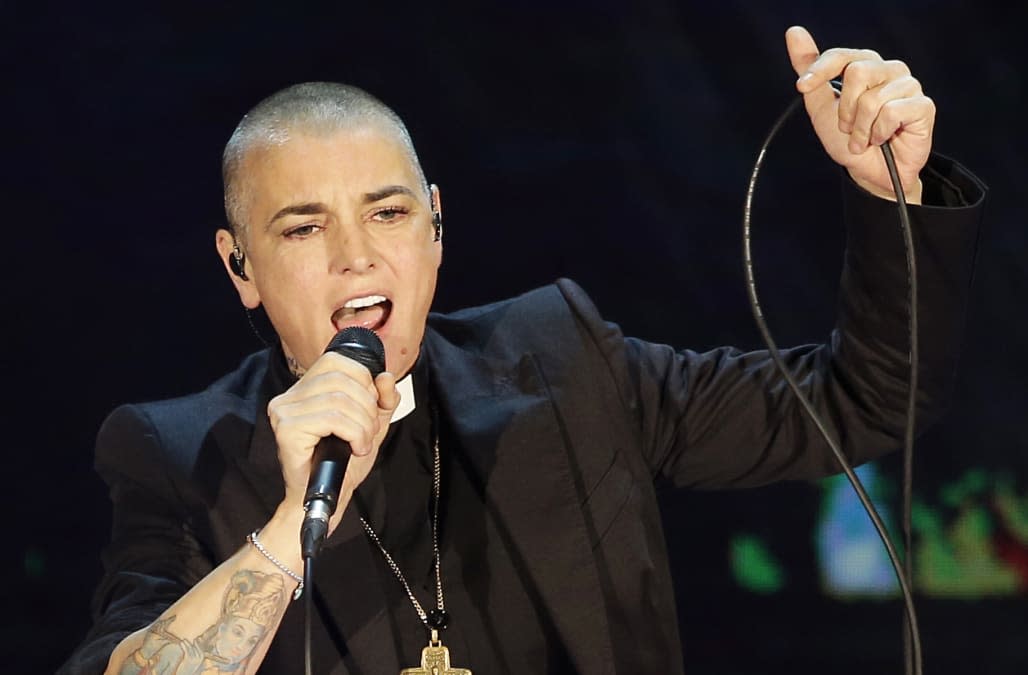 Sinead O'Connor who once tore up a photo of the Pope is now a ... Muslim