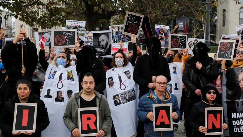 People take part in a protest against the Islamic regime of Iran following the death of Mahsa Amini, in Istanbul, Turkey December 10, 2022. REUTERS/Dilara Senkaya