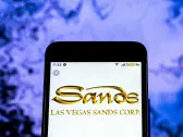 Las Vegas Sands, Alcoa: After-hours movers