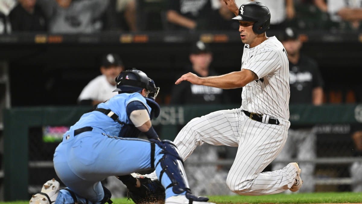 Whit Merrifield helps Toronto Blue Jays beat Chicago White Sox 5-4