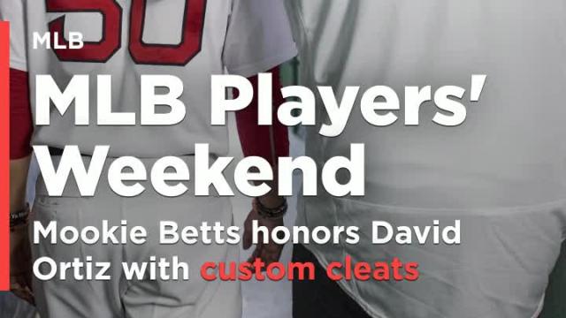 Mookie Betts honors David Ortiz with cleats during MLB Players' Weekend