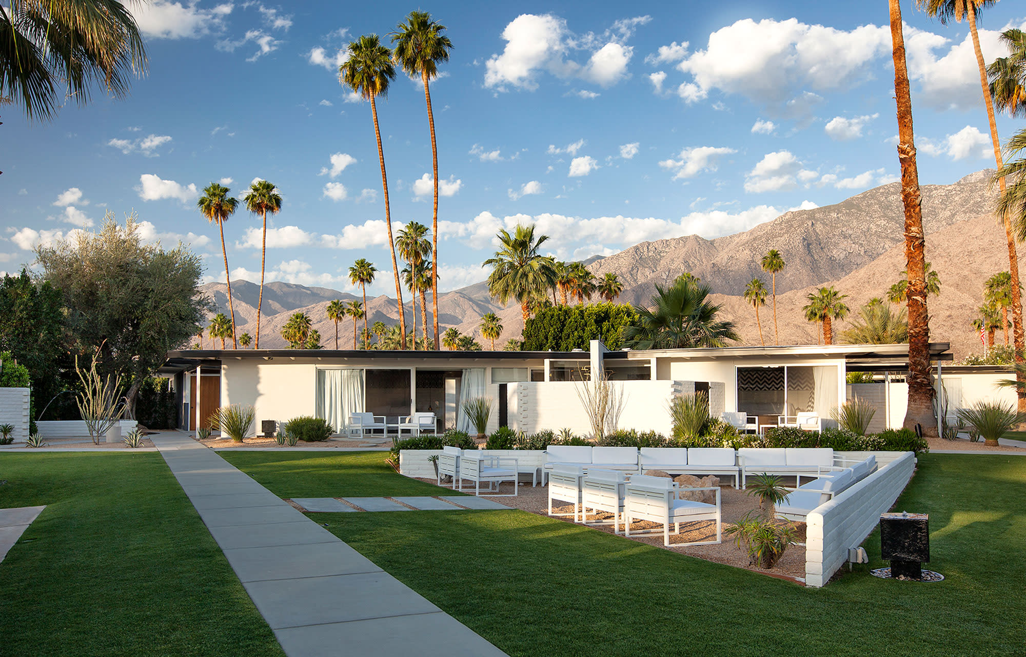 6 Palm Springs Hotels Where All the Cool Kids Hang.