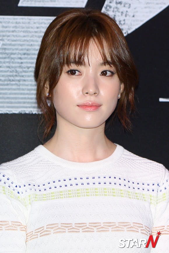  Han Hyo Joo  makes a donation for seniors youths in 