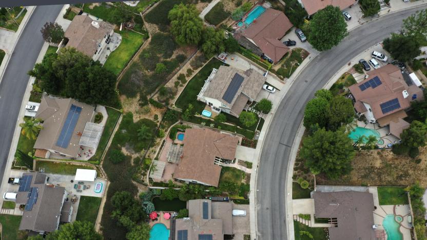 Solar panels are seen on rooftops amid the coronavirus disease (COVID-19) outbreak, in Santa Clarita, near Los Angeles, California, U.S., June 18, 2020. Picture taken June 18, 2020. REUTERS/Lucy Nicholson