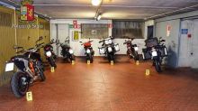 Polizia ritrova 7 moto rubate in box in zona Giambellino a Milano